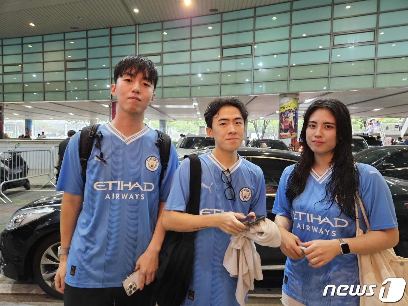 본문 이미지 - 친구들과 경기장을 찾은 김보형 ⓒ News1 안영준 기자