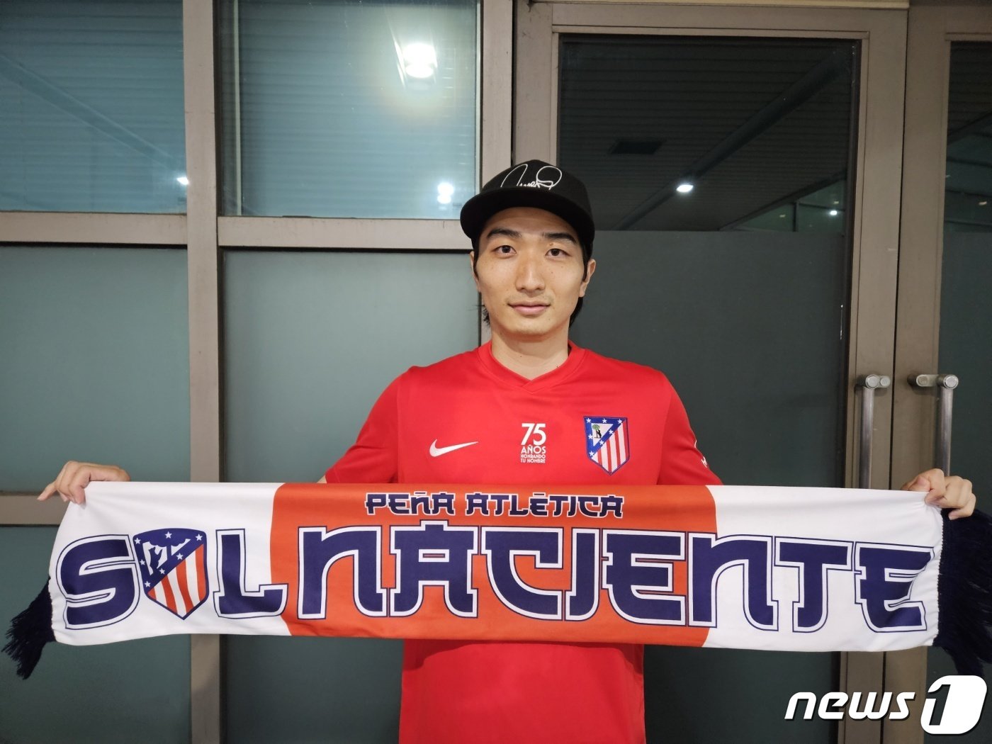 본문 이미지 - 아틀레티코 마드리드를 응원하는 일본인 팬 료타 타카하시 ⓒ News1 안영준 기자