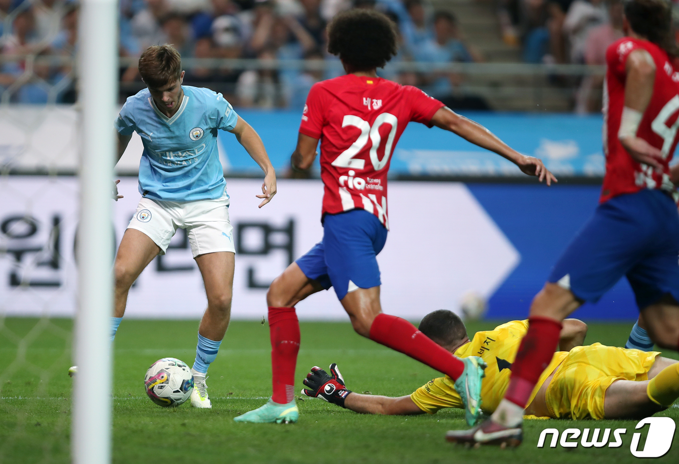 (서울=뉴스1) 박정호 기자 = 30일 서울 마포구 서울월드컵경기장에서 열린 쿠팡플레이 시리즈 2차전 아틀레티코 마드리드와 맨체스터 시티 FC의 경기에서 맨시티 제임스 맥아티가 좋 …