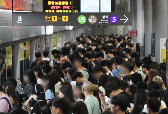 "출근길 '지옥철' 9호선 급행, 아이는 태우지 말라"…SNS서 폭풍공감