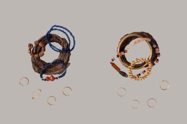 본문 이미지 - 피장자의 금·은 팔찌와 반지들. &#40;문화재청 제공&#41; 