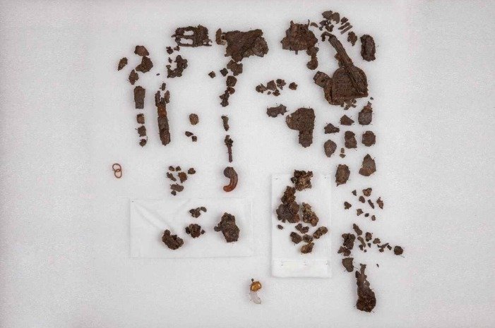 본문 이미지 -  피장자의 은 허리띠. &#40;문화재청 제공&#41;