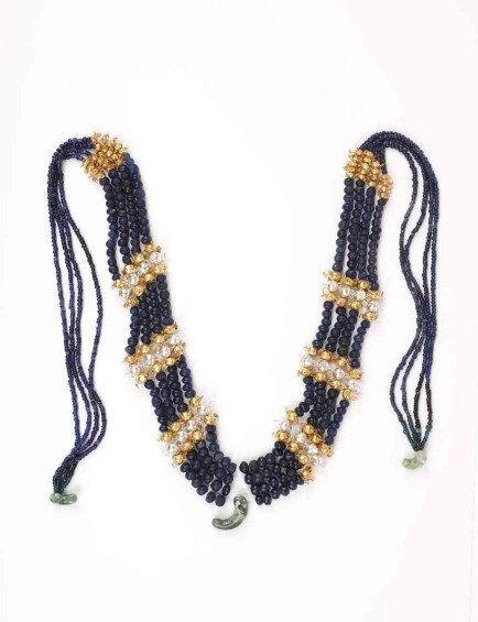 본문 이미지 - 신라고분 44호분 피장자의 가슴걸이. &#40;문화재청 제공&#41; 