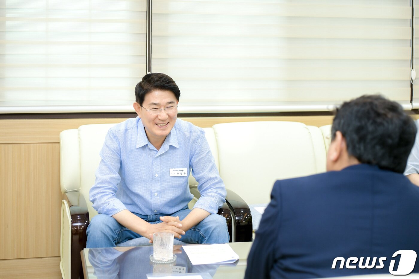본문 이미지 - 노관규 순천시장이 4일 전남 순천시청 시장실에서 취재진과 인터뷰를 하고 있다.(순천시 제공)2023.7.5/뉴스1