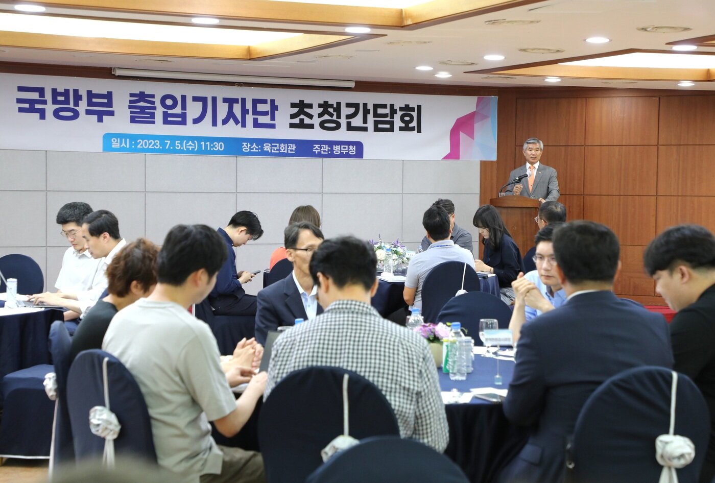 본문 이미지 - 5일 서울 용산구 육군회관에서 이기식 병무청장이 출입기자단과 간담회를 갖고 있다.(병무청 제공)