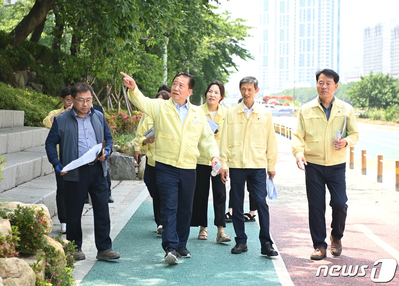 현장 점검 중인 주석수 부산 연제구청장&#40;연제구청 제공&#41;