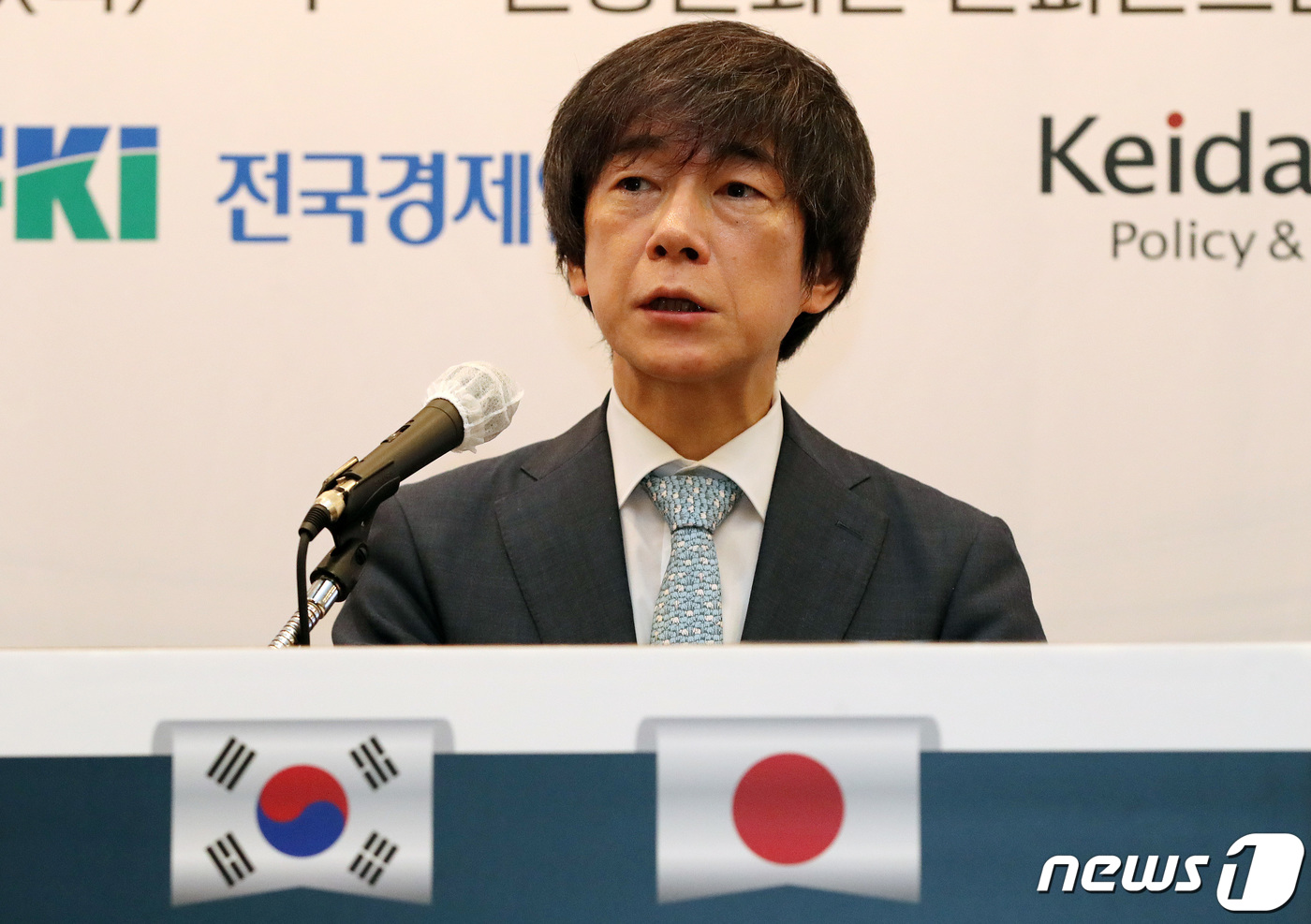 (서울=뉴스1) 박세연 기자 = 마쓰오 다케히코 일본 경산성 통상정책국장이 6일 오전 서울 영등포구 여의도 전경련회관에서 열린 한·일 산업협력 포럼에 참석해 일본정부 대표 인사말을 …