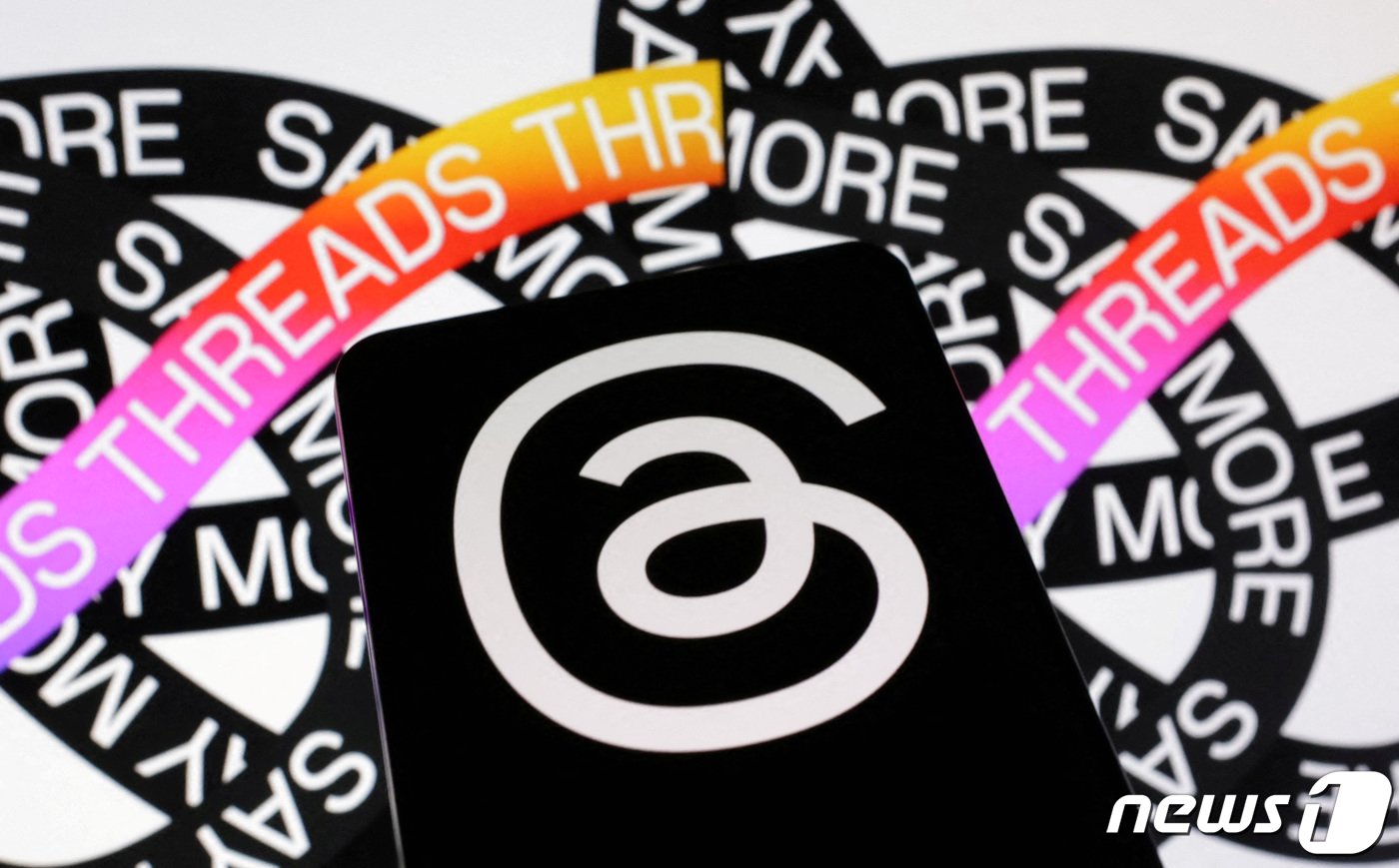 본문 이미지 - 메타가 5일 출시한 소셜미디어 앱 '스레드'(Threads). 2023.7.5. ⓒ 로이터=뉴스1 ⓒ News1 김성식 기자