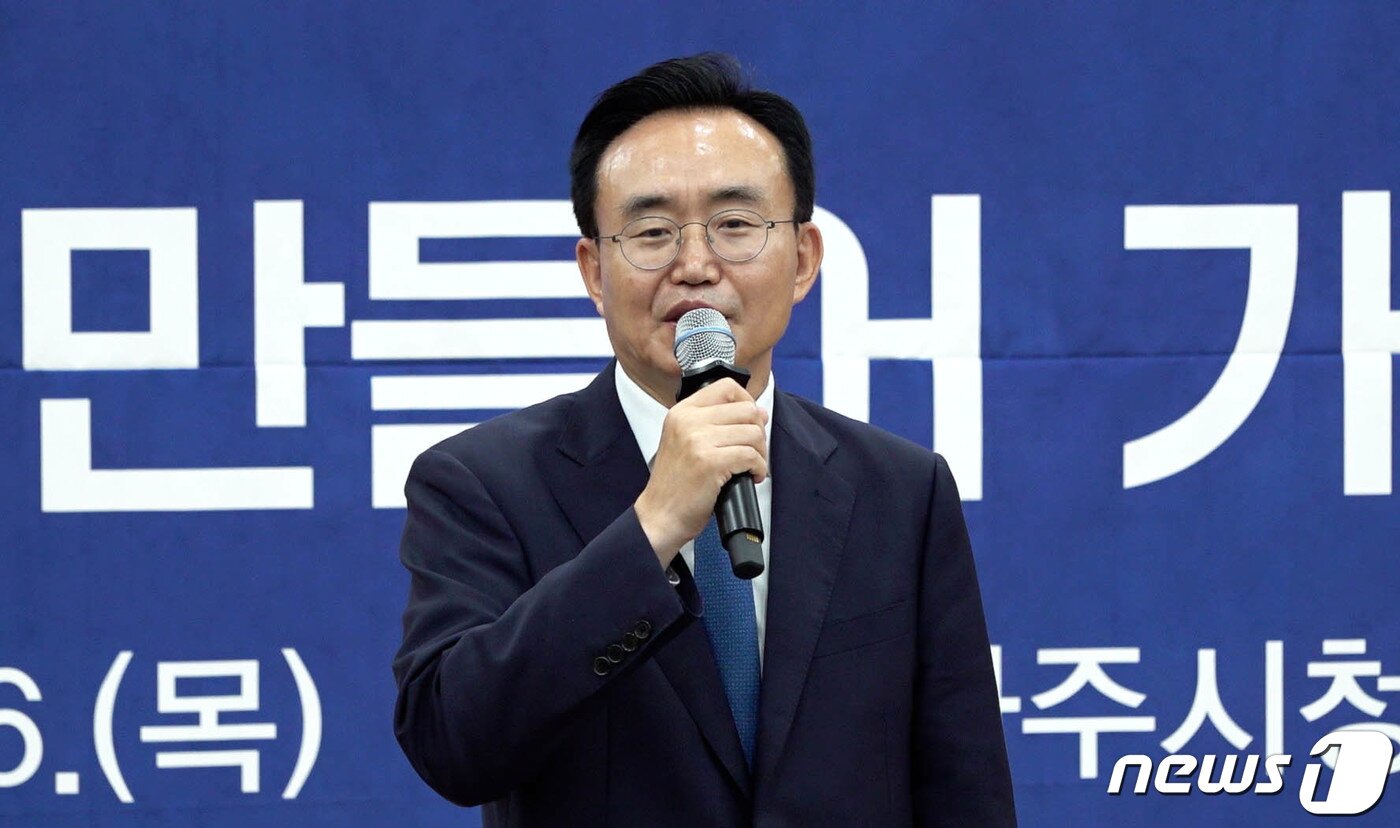 본문 이미지 - 6일 취임 1주년 기자회견 하는 윤병태 나주시장. ⓒ News1