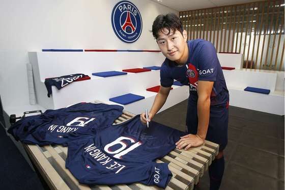 PSG에 입단한 이강인(PSG 홈페이지 캡처)  