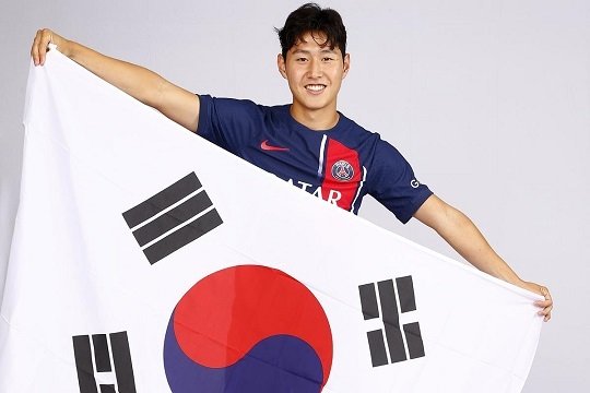  PSG에 입단한 이강인&#40;PSG 홈페이지 캡처&#41;  