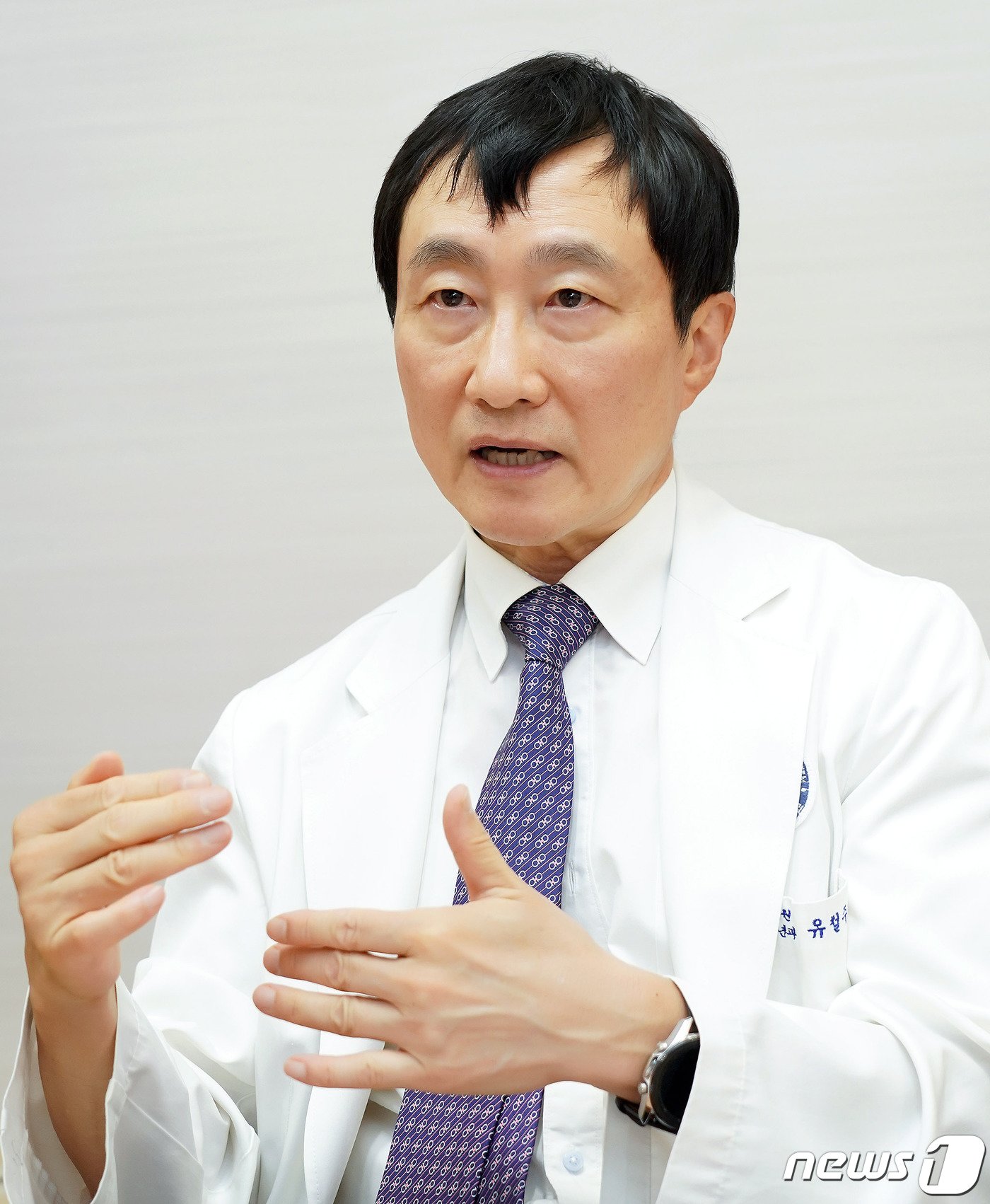 본문 이미지 - 대한혈액학회 회장을 맡고 있는 유철주 세브란스병원 소아혈액종양과 교수가 뉴스1과 인터뷰하고 있다. 