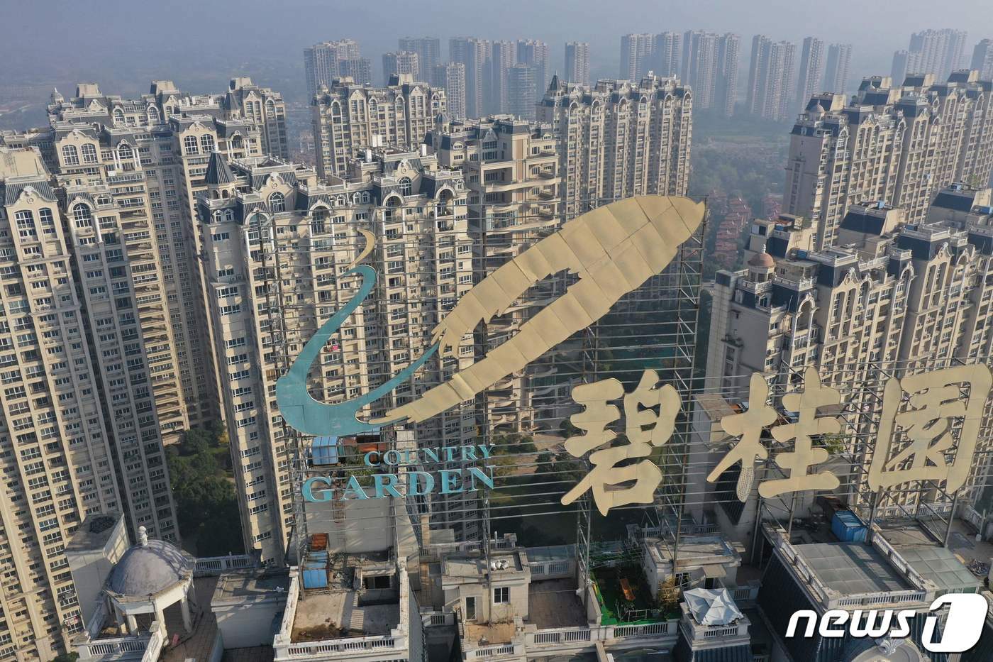 본문 이미지 - 중국의 유명 부동산 개발업체인 컨트리 가든(중국명 벽계원)의 로고. ⓒ AFP=뉴스1 ⓒ News1 박형기 기자