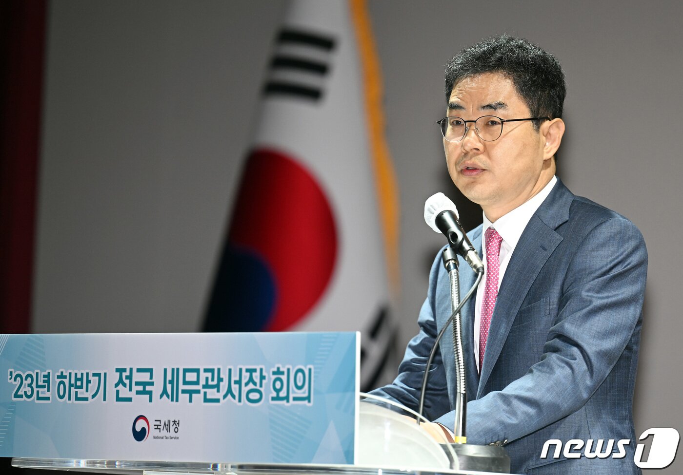 본문 이미지 - 김창기 국세청장이 10일 세종시 국세청에서 열린 2023년도 하반기 전국 세무관서장회의에 참석하여 국세행정 운영방안과 역점 추진과제에 대해 발언하고 있다. 2023.8.10/뉴스1 ⓒ News1 김기남 기자