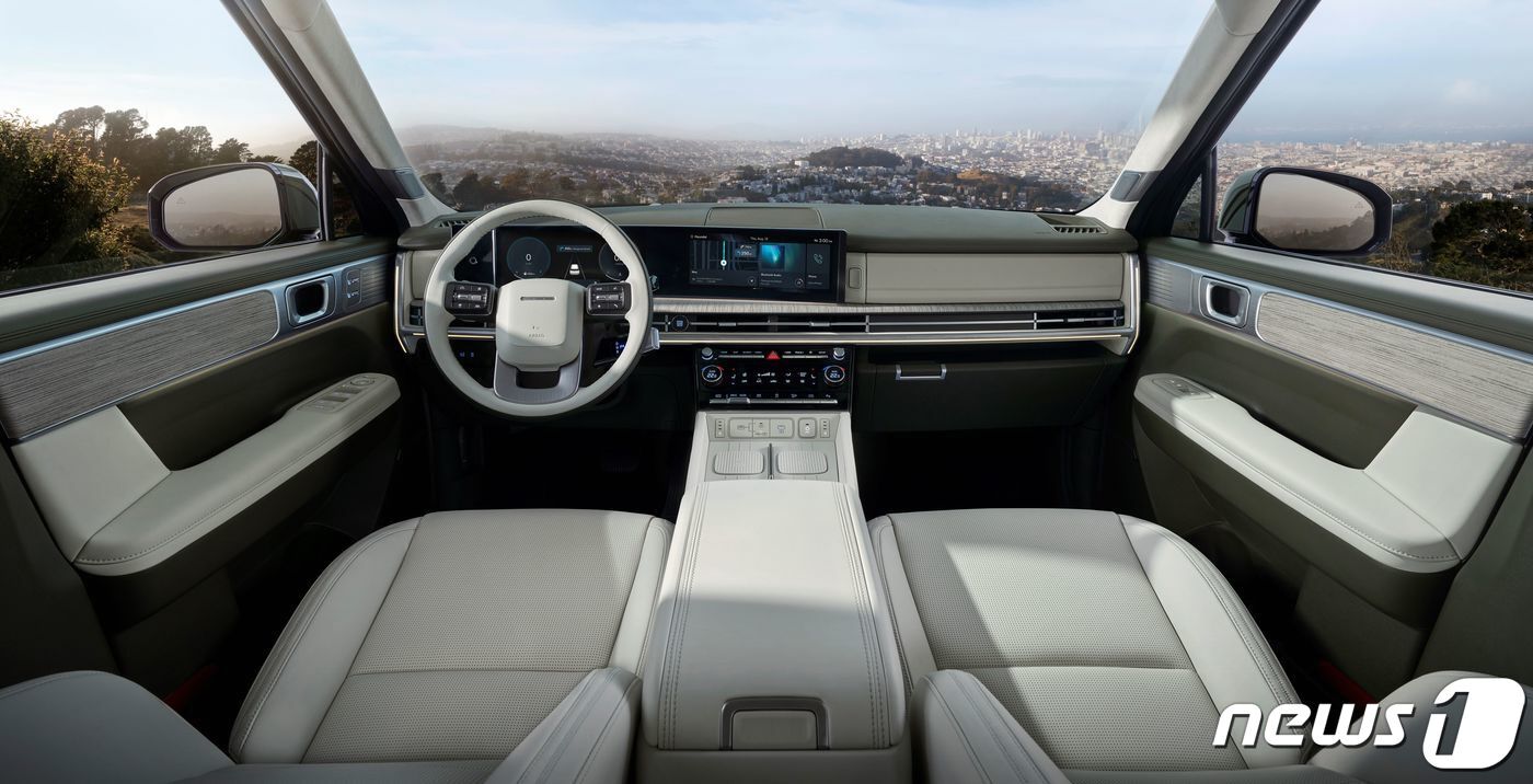 본문 이미지 - 신형 싼타페 내부. (현대차 제공) 2023.8.10/뉴스1