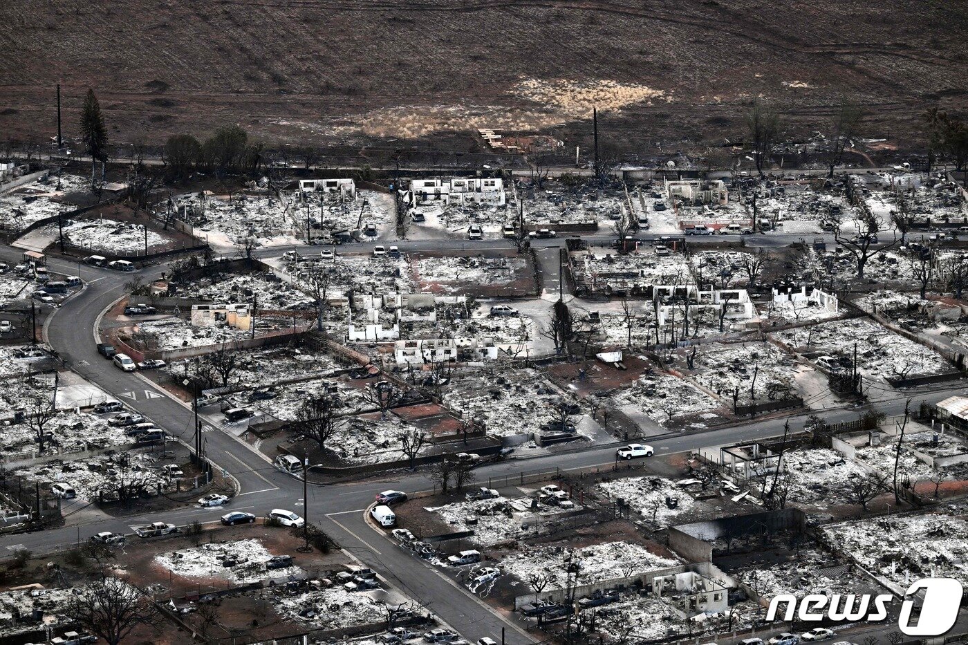 본문 이미지 - 10일(현지시간) 산불이 발생해 허리케인 도라의 강풍으로 크게 번진 하와이 마우이섬 라하이나에 불에 타 폐허로 변한 주택과 건물이 보인다. 2023.8.11 ⓒ AFP=뉴스1 ⓒ News1 우동명 기자