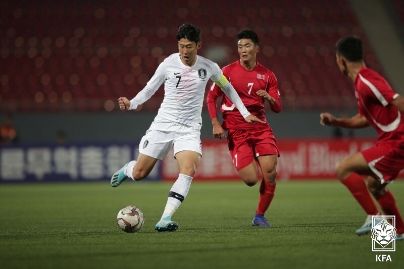 본문 이미지 -  북한 축구대표팀의 경기 모습(대한축구협회 제공)
