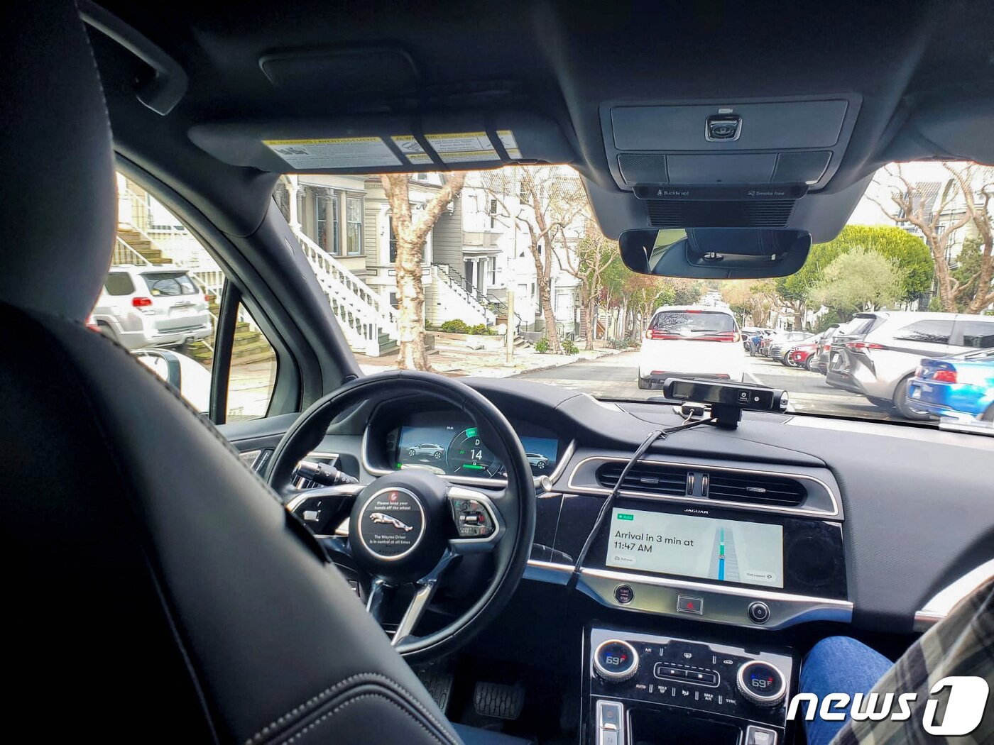 본문 이미지 - 미국 캘리포니아주(州) 샌프란시스코에서 지난해 12월9일(현지시간) 구글 웨이모의 자율주행 무인택시(로보택시)가 시험 운전을 하고 있다. 22.12.09 ⓒ 로이터=뉴스1 ⓒ News1 김예슬 기자