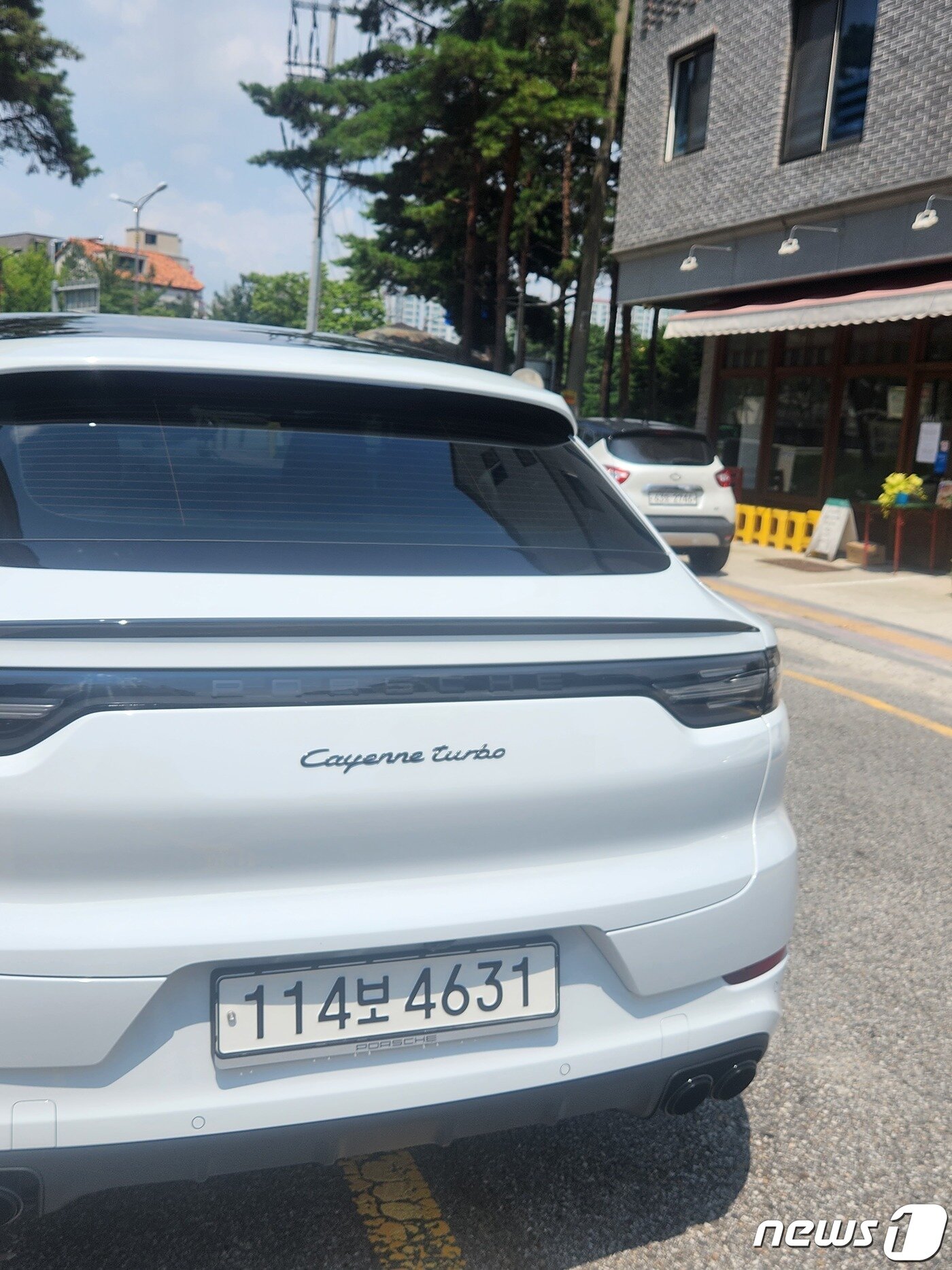 본문 이미지 - 포르쉐 카이엔 터보 쿠페 뒷모습./뉴스1 윤다혜 기자
