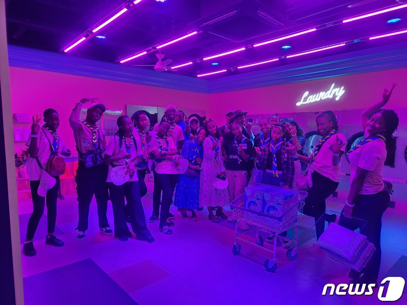 본문 이미지 - 사전투어로 하이커 그라운드를 방문한 에티오피아 잼버리 단체(한국관광공사 제공)