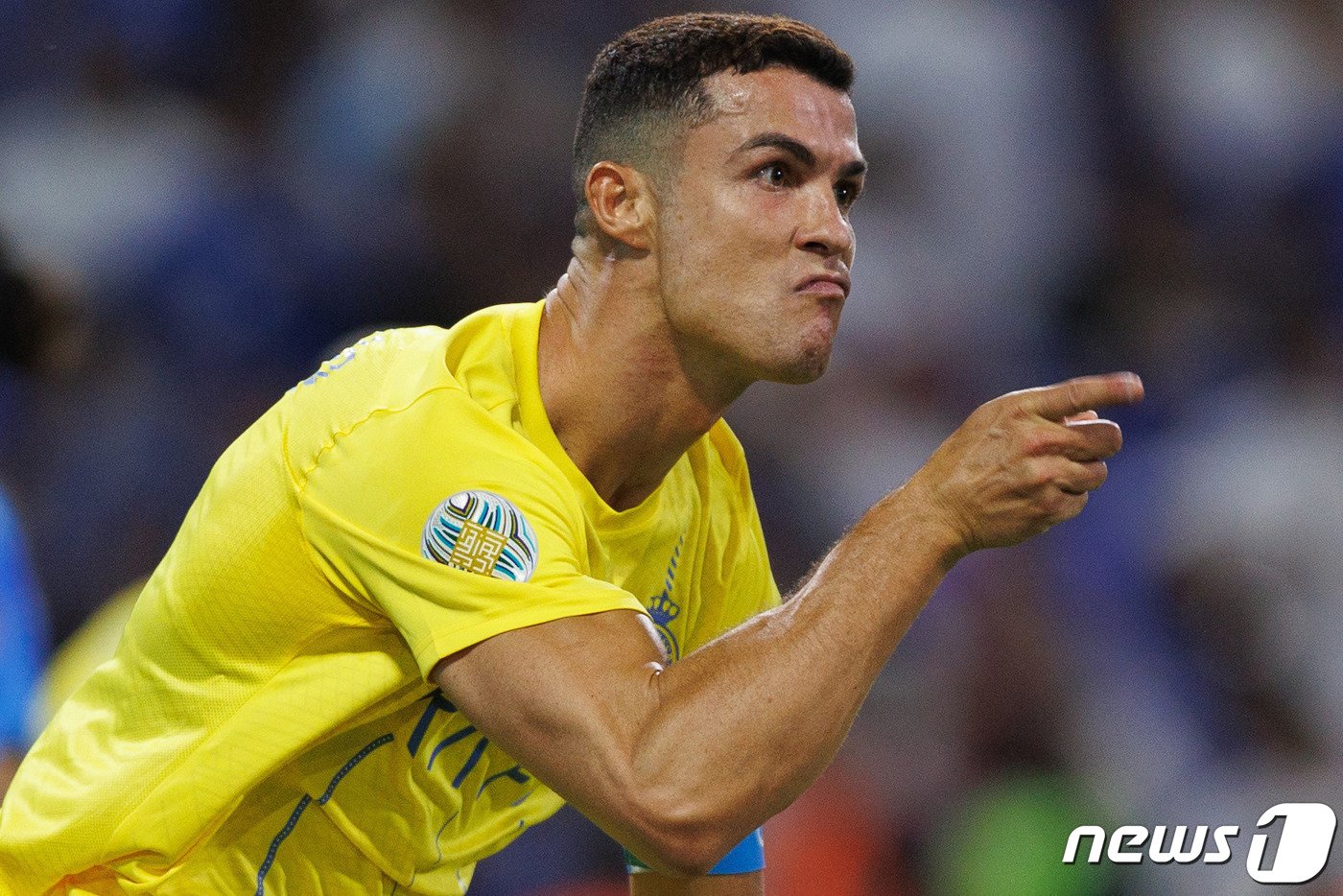 본문 이미지 - 사우디아라비아 알나스르의 크리스티아누 호날두가 12일(현지시간) 타이프의 킹 파드 스타디움에서 열린 알힐랄과 2023 아랍클럽 챔피언십 결승전서 동점 골을 터뜨린 뒤 환호를 하고 있다. 2023.8.13 ⓒ AFP=뉴스1 ⓒ News1 우동명 기자