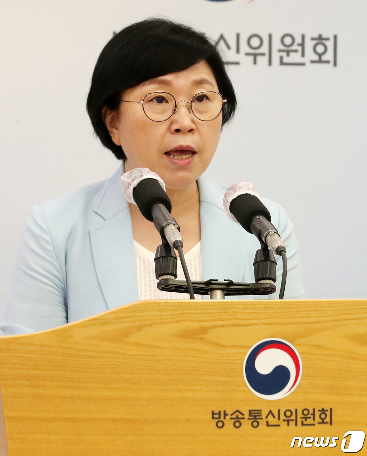 (과천=뉴스1) 김진환 기자 = 김현 방송통신위원회 상임위원이 14일 오전 경기도 과천시 정부과천청사에서 기자회견을 열고 김효재 방통위 위원장 직무대행의 권한남용 및 방송의 독립성 …