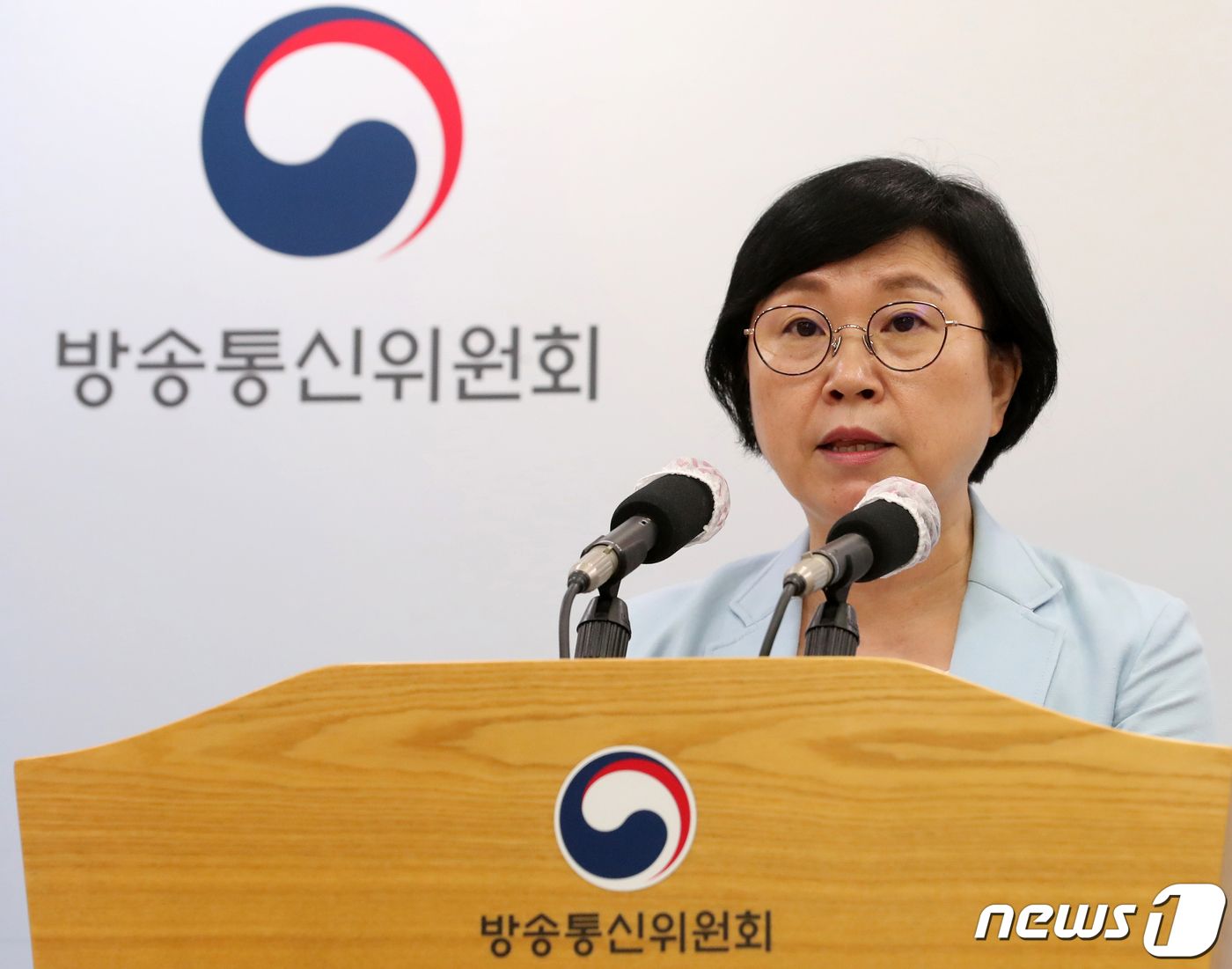 (과천=뉴스1) 김진환 기자 = 김현 방송통신위원회 상임위원이 14일 오전 경기도 과천시 정부과천청사에서 기자회견을 열고 김효재 방통위 위원장 직무대행의 권한남용 및 방송의 독립성 …