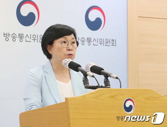 긴급 기자회견에서 입장문 발표하는 김현 상임위원