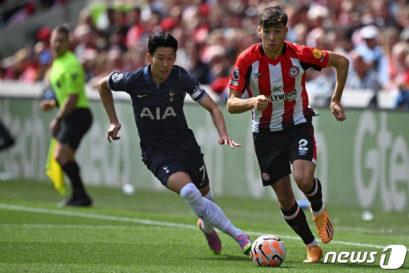본문 이미지 - 토트넘 홋스퍼의 손흥민(왼쪽) ⓒ AFP=뉴스1