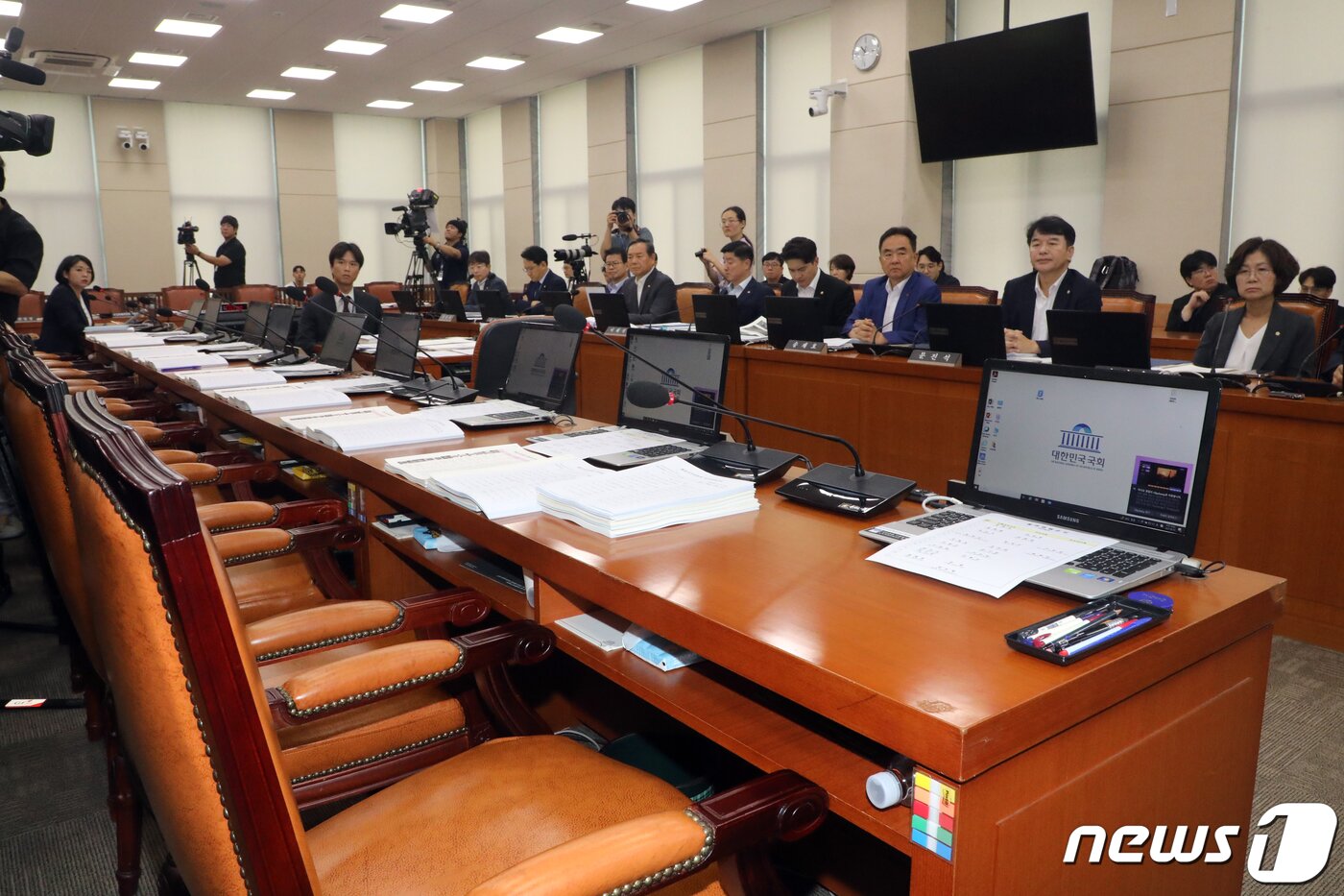 본문 이미지 - 16일 오전 서울 여의도 국회에서 열린 행정안전위원회 전체회의에서 여당 의원 불참 속에 진행되고 있다. 2023.8.16/뉴스1 ⓒ News1 황기선 기자