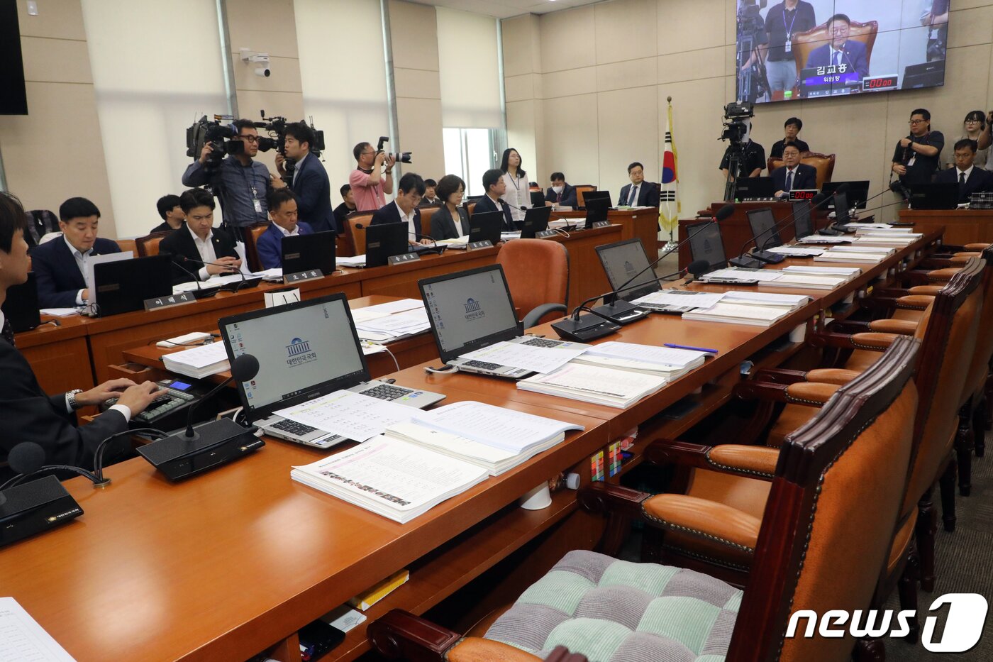 본문 이미지 - 16일 오전 서울 여의도 국회에서 열린 행정안전위원회 전체회의에서 여당 의원 불참 속에 진행되고 있다. 2023.8.16/뉴스1 ⓒ News1 황기선 기자