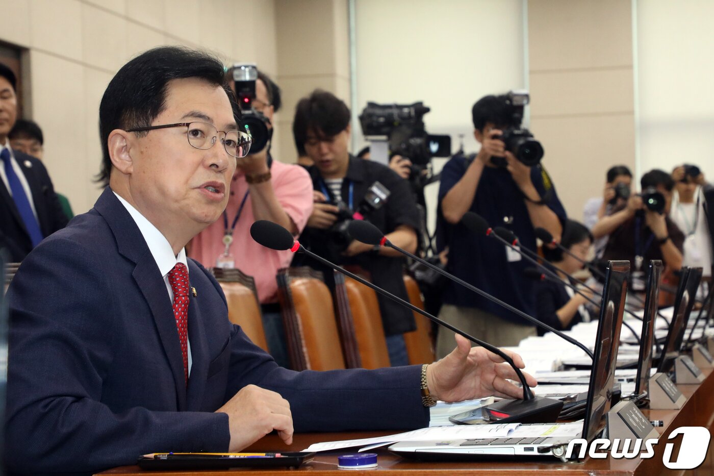 본문 이미지 - 이만희 여당 행안위 간사가 16일 오전 서울 여의도 국회에서 열린 행정안전위원회 전체회의에서 의사진행발언을 하고 있다. 2023.8.16/뉴스1 ⓒ News1 황기선 기자