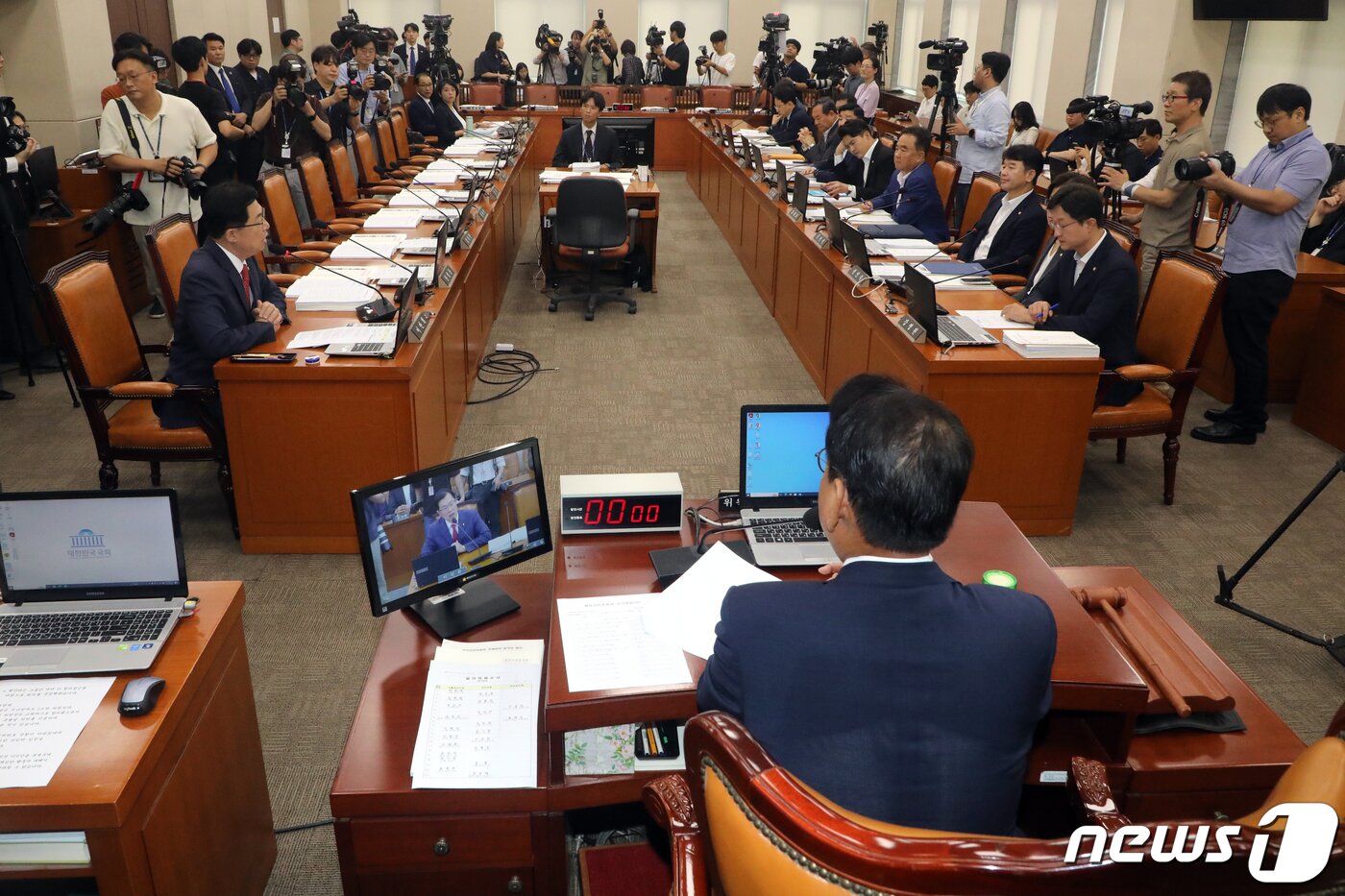 본문 이미지 - 이만희 여당 행안위 간사가 16일 오전 서울 여의도 국회에서 열린 행정안전위원회 전체회의에서 의사진행발언을 하고 있다. 2023.8.16/뉴스1 ⓒ News1 황기선 기자