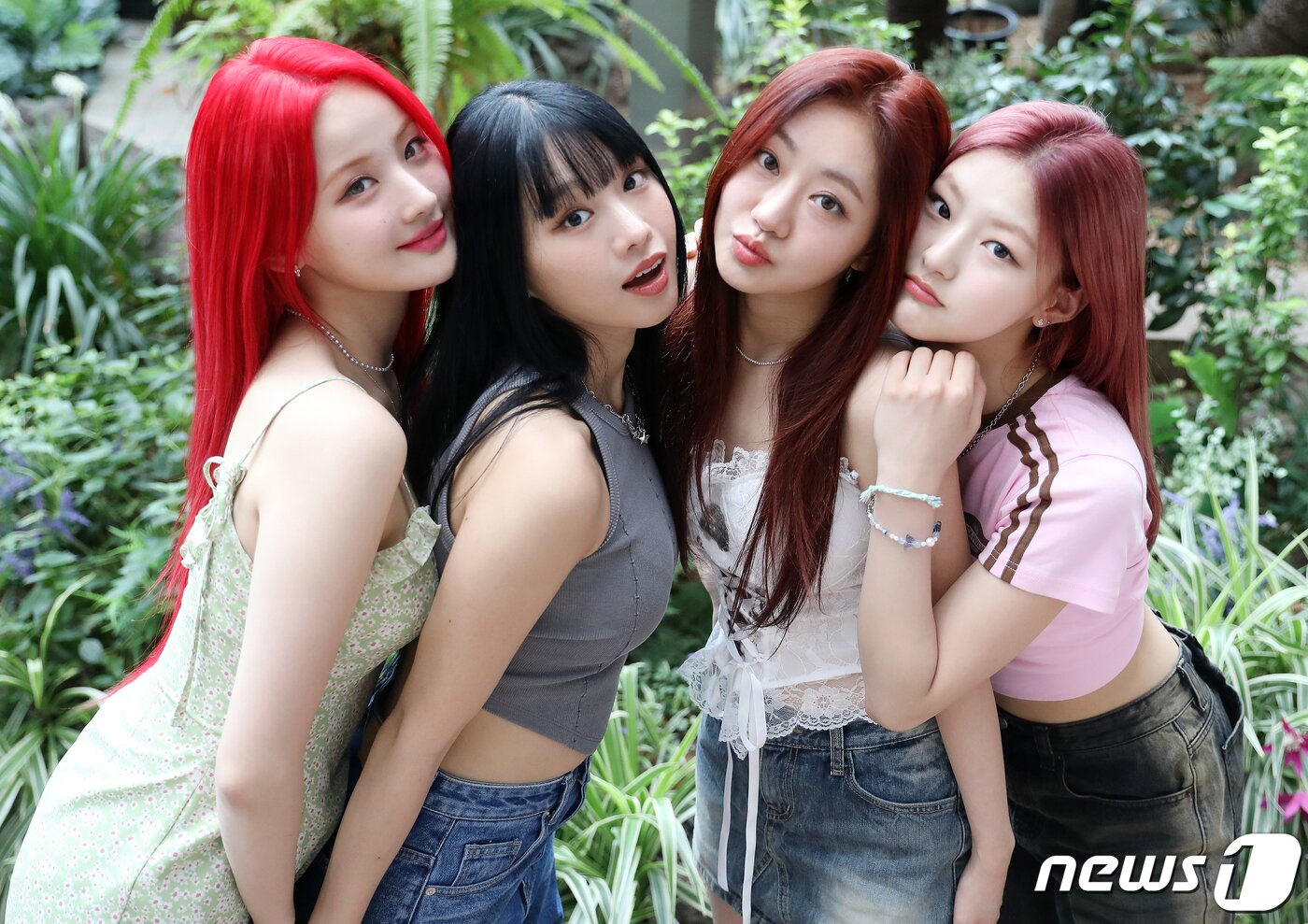 본문 이미지 - 그룹 키스오브라이프(KISS OF LIFE)의 벨(왼쪽부터), 나띠, 쥴리, 하늘 / 뉴스1 ⓒ News1 김진환 기자