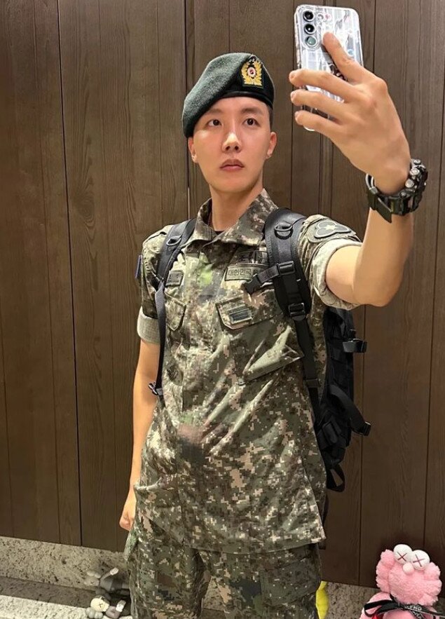 본문 이미지 - 제이홉 SNS 캡처