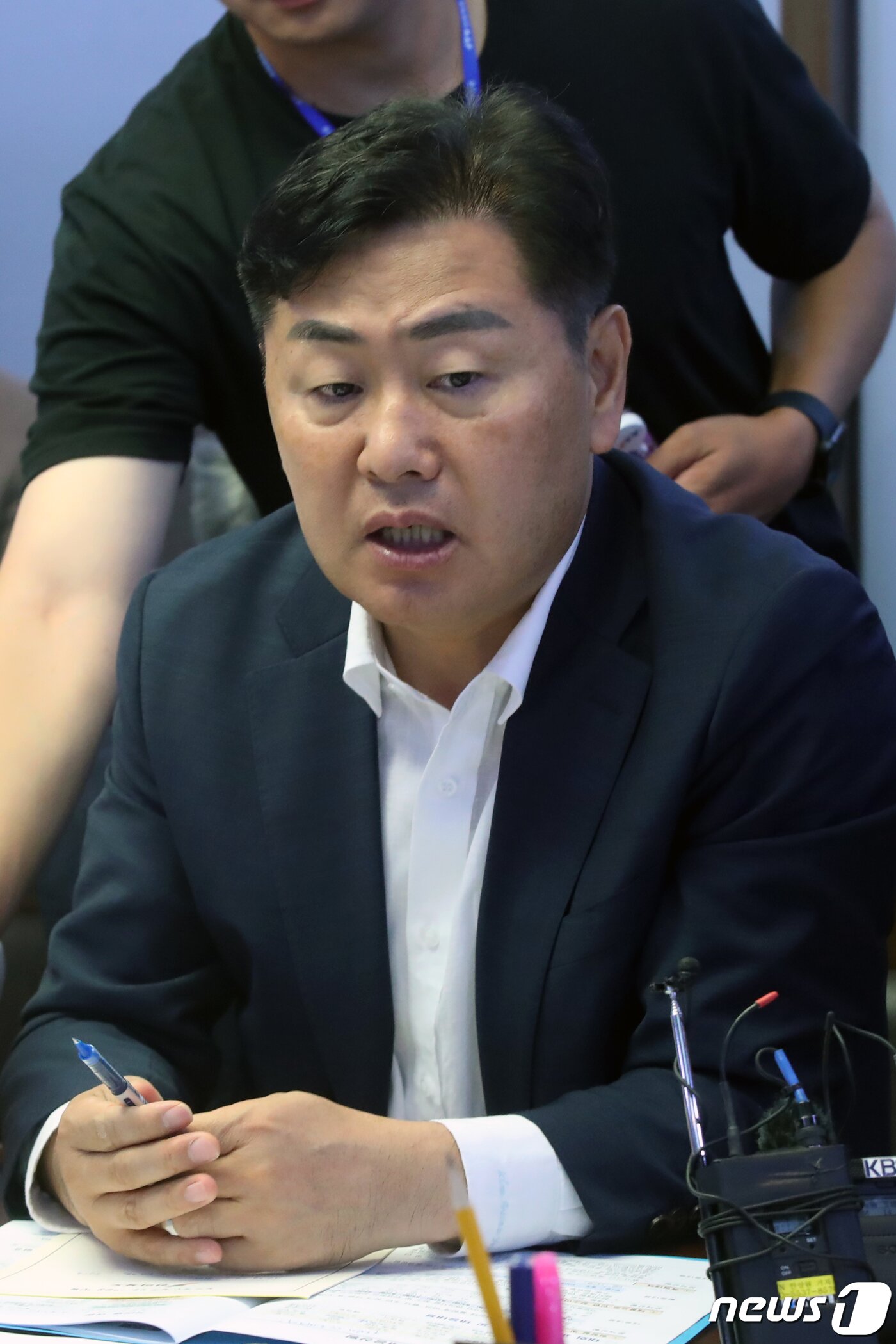본문 이미지 - 김관영 전북도지사가 17일 오전 서울 여의도 국회 의원회관에서 열린 전북 국회의원 조찬 간담회에서 의원 질의에 답하고 있다. 2023.8.17/뉴스1 ⓒ News1 황기선 기자