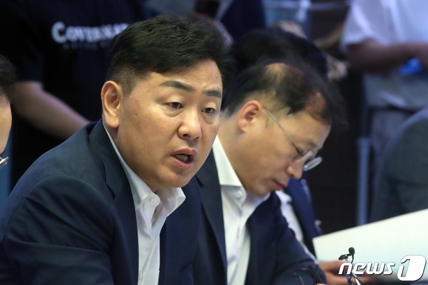 본문 이미지 - 김관영 전북도지사가 17일 오전 서울 여의도 국회 의원회관에서 열린 전북 국회의원 조찬 간담회에서 의원 질의에 답하고 있다. 2023.8.17/뉴스1 ⓒ News1 황기선 기자
