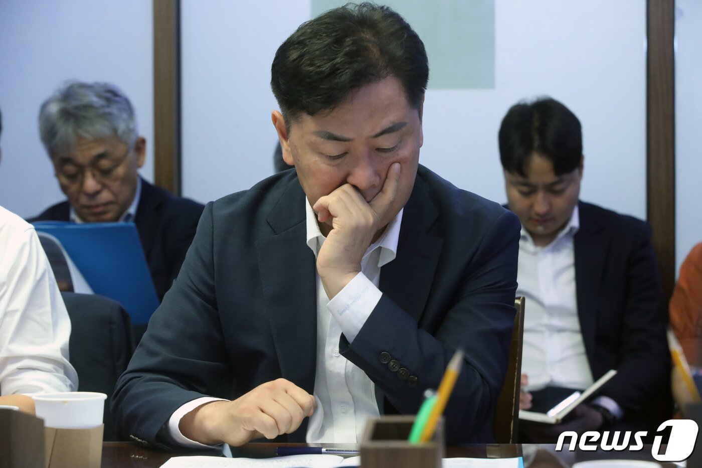 본문 이미지 - 김관영 전북도지사가 17일 오전 서울 여의도 국회 의원회관에서 열린 전북 국회의원 조찬 간담회에서 생각에 잠겨있다. 2023.8.17/뉴스1 ⓒ News1 황기선 기자