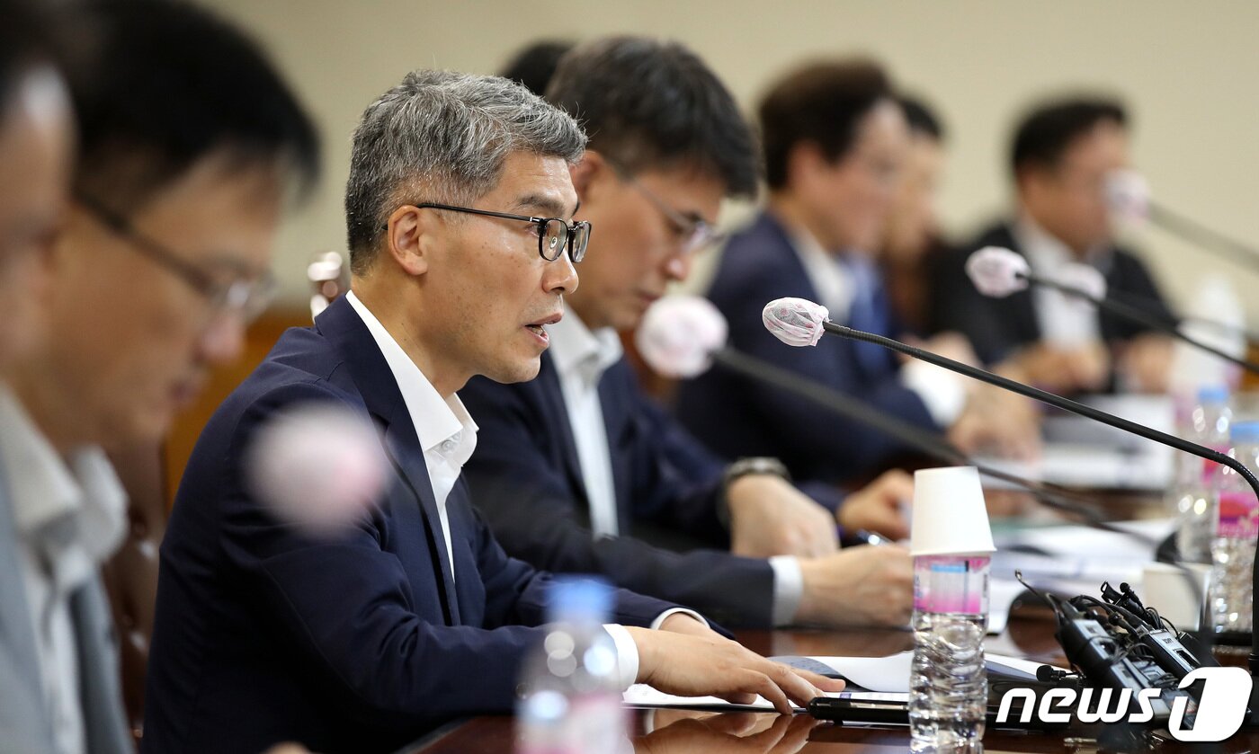 본문 이미지 - 이준수 금융감독원 부원장이 17일 오전 서울 중구 은행연합회관에서 열린 내부통제 강화 등을 위한 은행장 간담회를 주재하고 있다. 2023.8.17/뉴스1 ⓒ News1 박지혜 기자