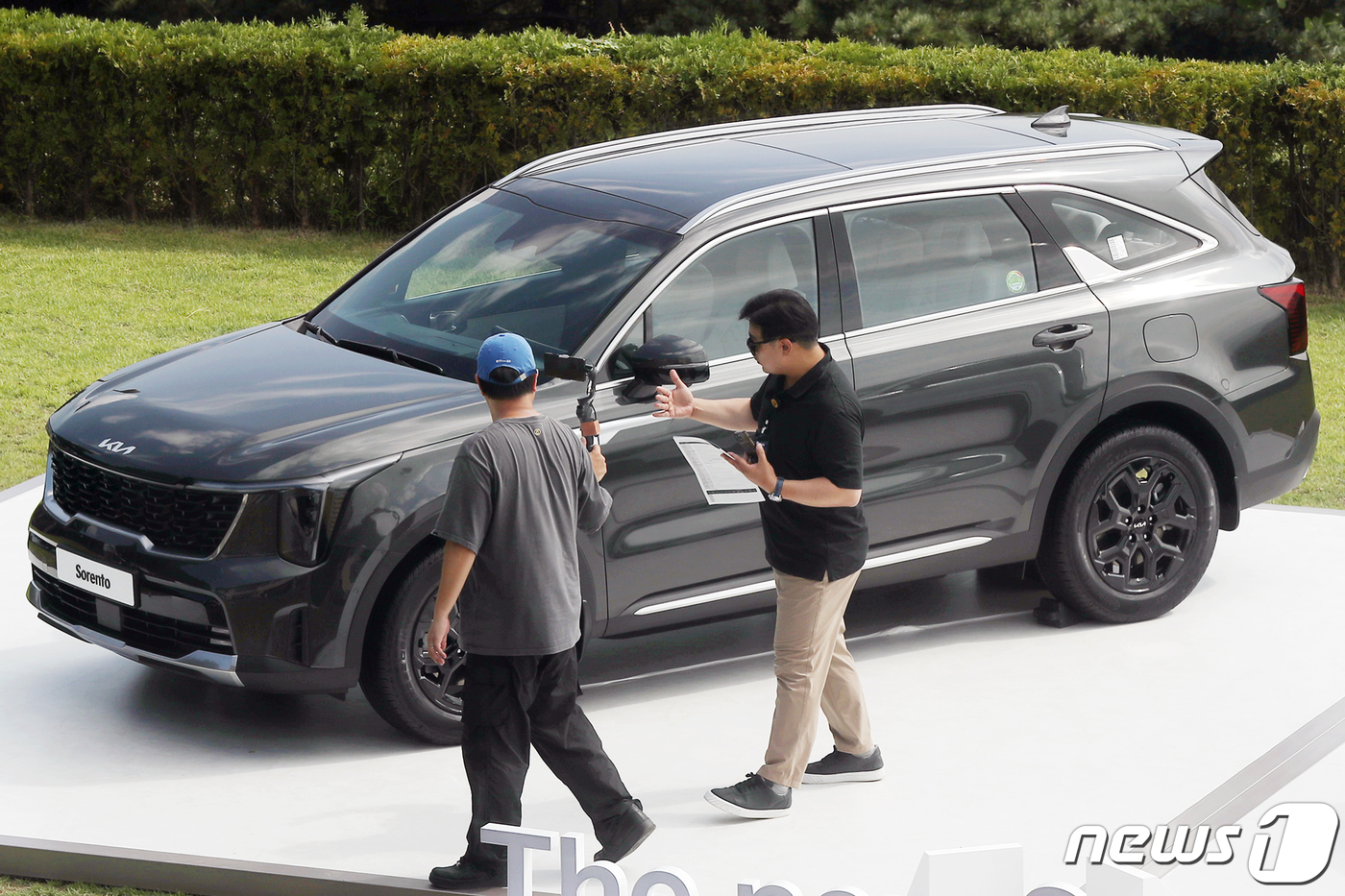 (서울=뉴스1) 민경석 기자 = 17일 오전 서울 광진구 워커힐 호텔에서 열린 기아 '더 뉴 쏘렌토' 포토미디어데이 행사장에 '더 뉴 쏘렌토'가 전시돼 있다.쏘렌토는 ▲2.5리터( …
