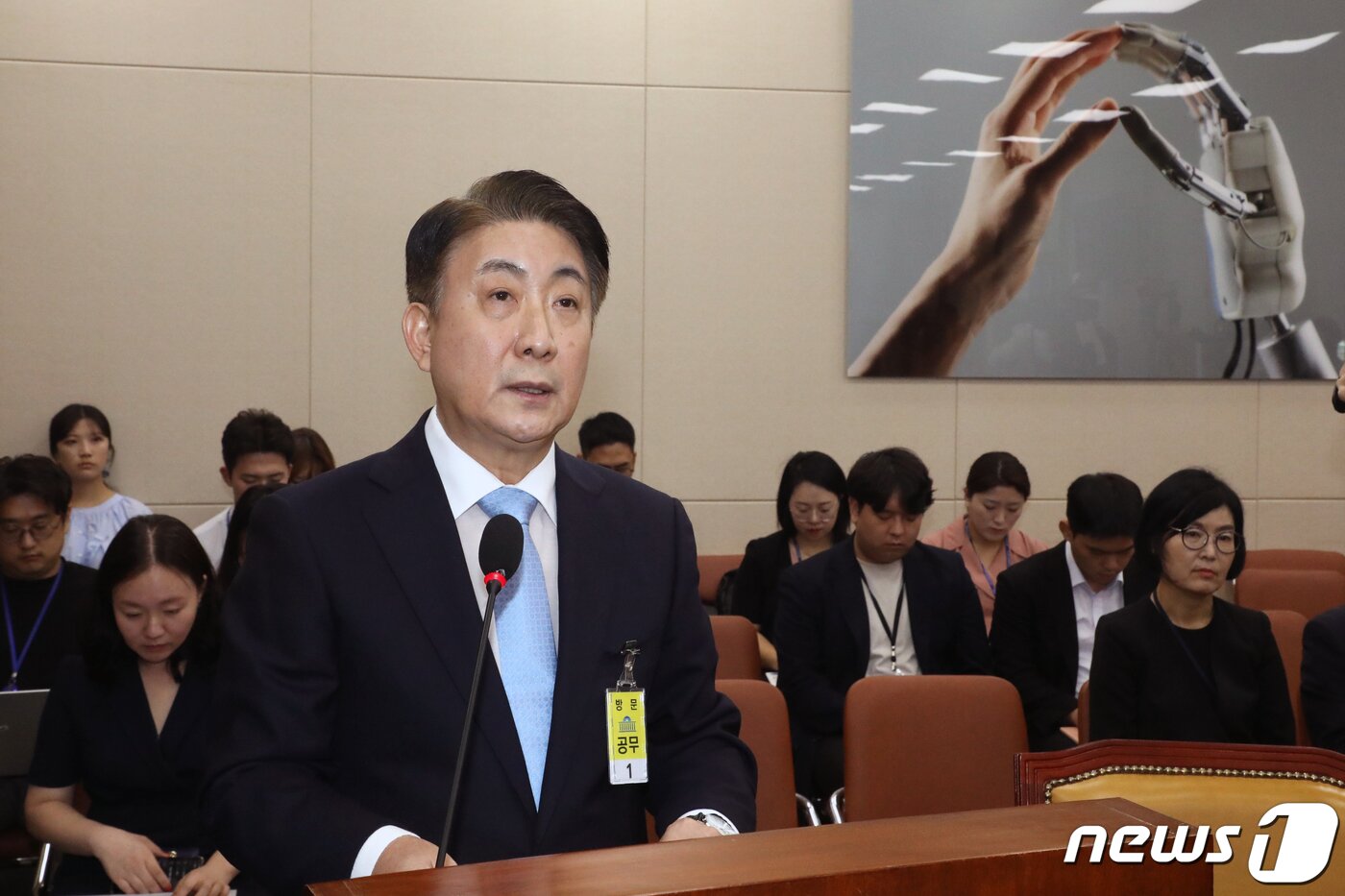 본문 이미지 - 이동관 방송통신위원장 후보자가 18일 오전 서울 여의도 국회 과학기술정보방송통신위원회에서 열린 인사청문회에 출석해 인사말을 하고 있다. 2023.8.18/뉴스1 ⓒ News1 황기선 기자