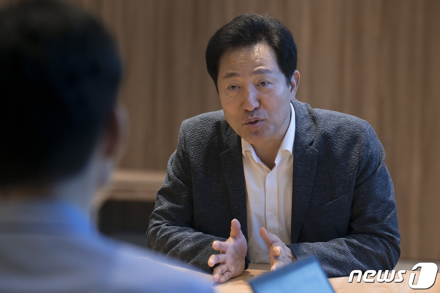 본문 이미지 - 오세훈 서울시장이 18일 서울 중구 세종대로 서울특별시청 집무실에서 뉴스1과 인터뷰를 갖고 있다. 2023.8.18/뉴스1 ⓒ News1 이동해 기자