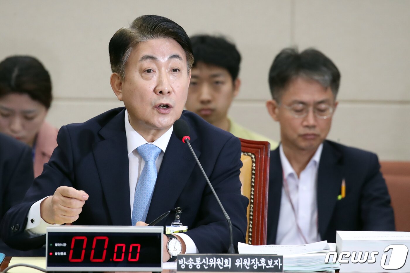 본문 이미지 - 이동관 방송통신위원장 후보자가 18일 오전 서울 여의도 국회 과학기술정보방송통신위원회에서 열린 인사청문회에 출석해 의원 질의에 답하고 있다. 2023.8.18/뉴스1 ⓒ News1 황기선 기자