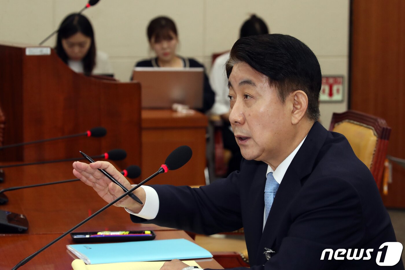 본문 이미지 - 이동관 방송통신위원장 후보자가 18일 오전 서울 여의도 국회 과학기술정보방송통신위원회에서 열린 인사청문회에 출석해 의원 질의에 답하고 있다. 2023.8.18/뉴스1 ⓒ News1 황기선 기자