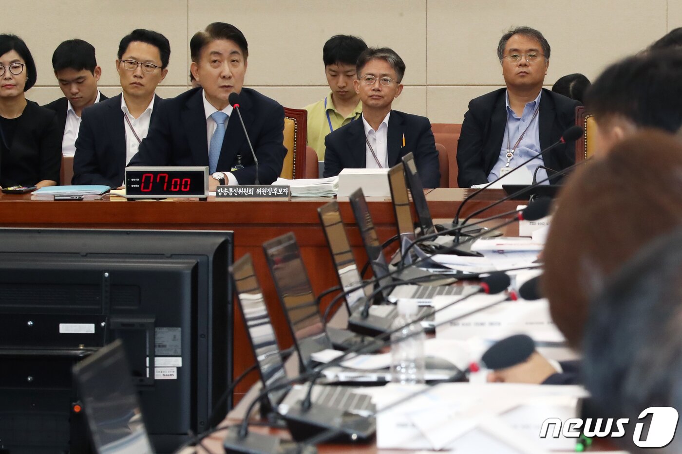 본문 이미지 - 이동관 방송통신위원장 후보자가 18일 오전 서울 여의도 국회 과학기술정보방송통신위원회에서 열린 인사청문회에 출석해 의원 질의에 답하고 있다. 2023.8.18/뉴스1 ⓒ News1 황기선 기자