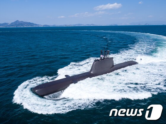 본문 이미지 - 해군 214급 잠수함 '홍범도함'. (방위사업청 제공) 2018.1.19/뉴스1