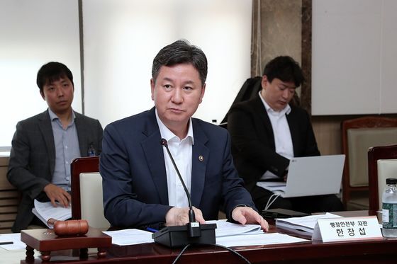 [단독]특검, 한창섭 前행안차관 첫 소환…'관저 예산 불법전용' 관련