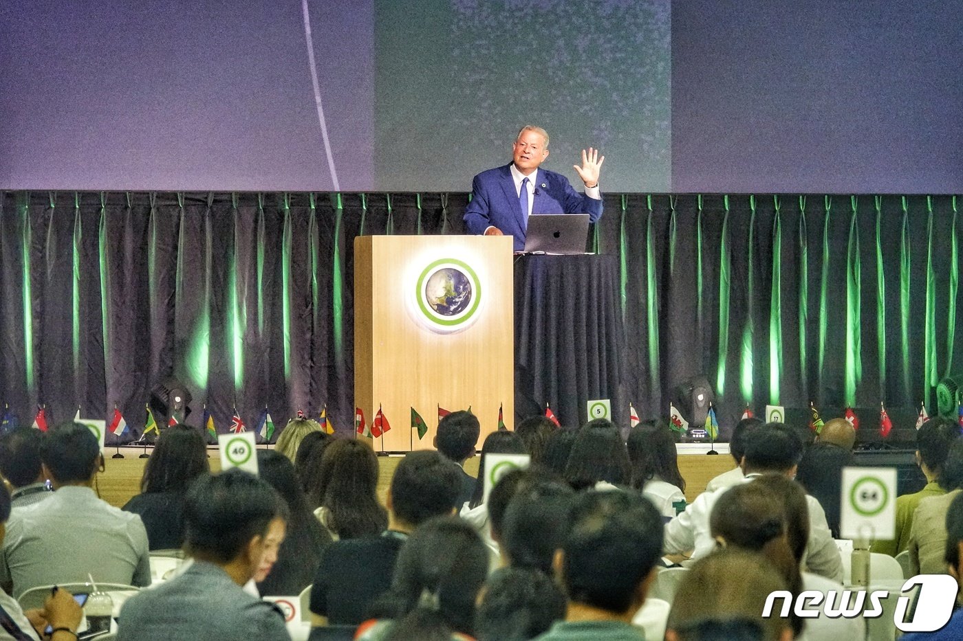 본문 이미지 - 환경운동가 앨 고어 전 미국 부통령(클라이밋 리얼리티 프로젝트 의장)이 19일 경기 고양 일산 킨텍스에서 환경 교육을 하고 있다. 2023.8.19/뉴스1 ⓒ News1 황덕현 기후환경전문기자