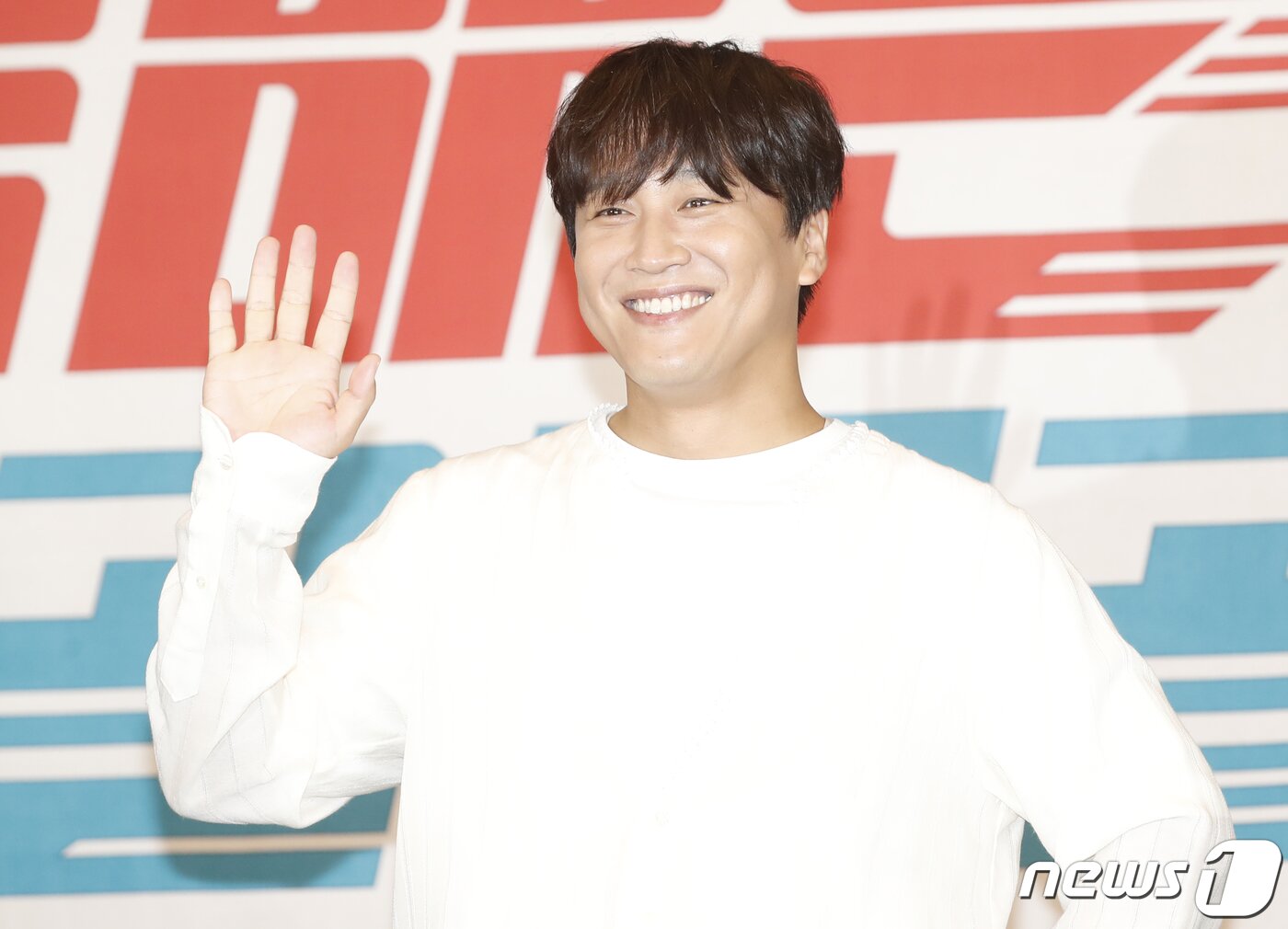 본문 이미지 - 배우 차태현이 2일 서울 서초구 더리버사이드호텔에서 열린 JTBC 새 예능 '택배는 몽골몽골' 제작발표회에서 포즈를 취하고 있다. ‘택배는 몽골몽골’은 용띠 절친 김종국, 장혁, 차태현, 홍경민, 홍경인과 열다섯 살 차이 나는 막내 강훈이 택배 배송을 위해 떠난 몽골에서 고군분투하는 케미 폭발 여행기다. 2023.8.2/뉴스1 ⓒ News1 권현진 기자