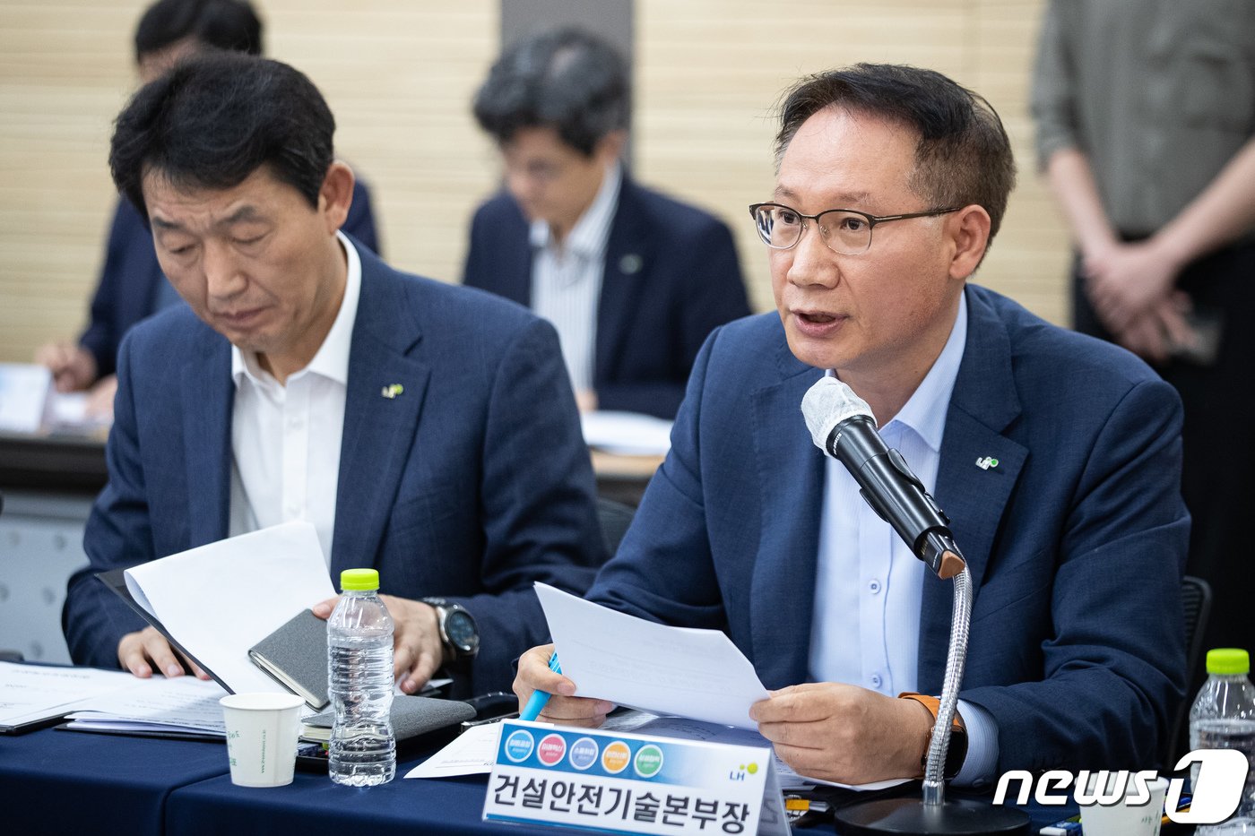 정운섭 한국토지주택공사&#40;LH&#41; 건설안전기술본부장이 2일 서울 강남구 LH 서울지역본부에서 열린 건설카르텔과 부실시공 근절을 위한 LH 책임관계자 긴급대책회의에서 발언을 하고 있다.  2023.8.2/뉴스1 ⓒ News1 유승관 기자